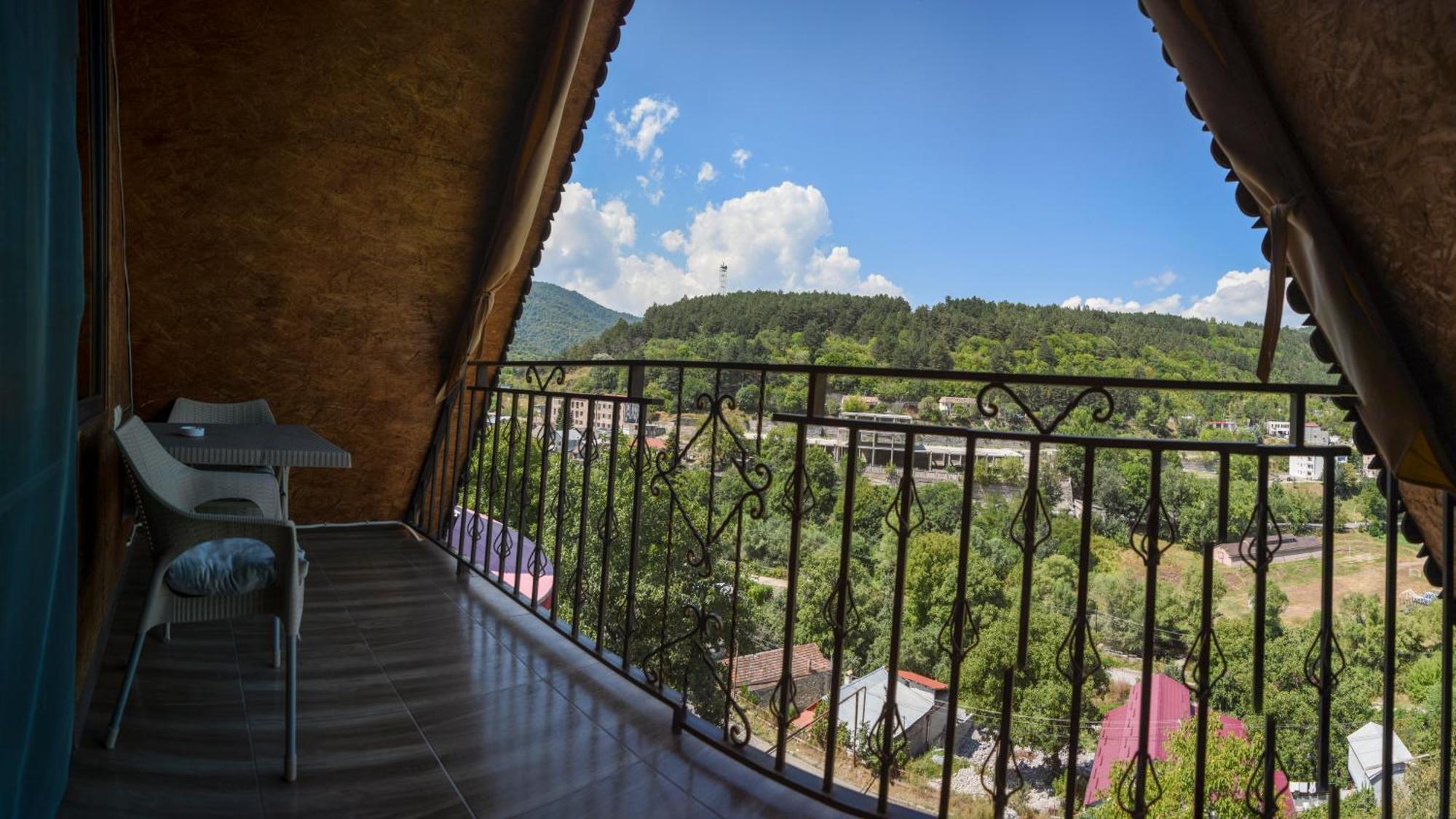 Dom Adonis Hotel Dilijan Exterior foto
