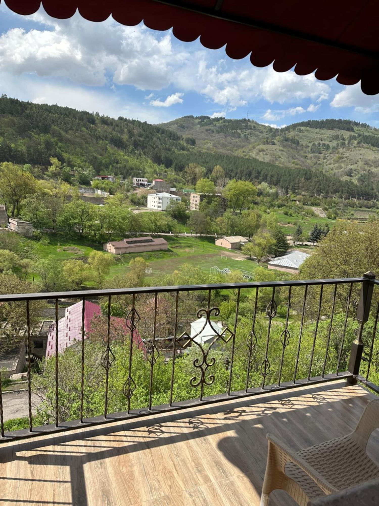 Dom Adonis Hotel Dilijan Exterior foto